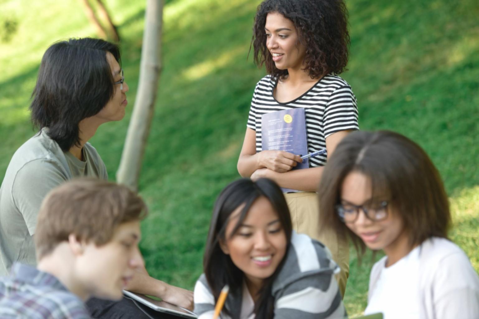 Analyse de documents financiers avec ratios de liquidité et indicateurs de solvabilité